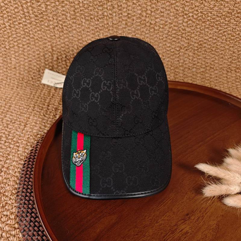 Boné GUCCI preto com detalhe tigre - vista frontal