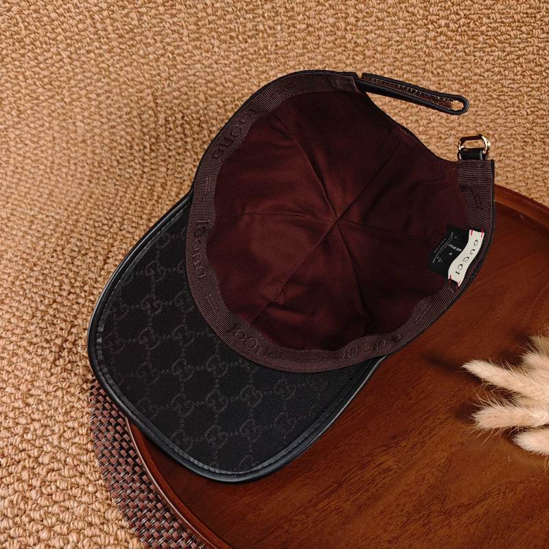 Boné GUCCI preto com detalhe tigre - vista interna