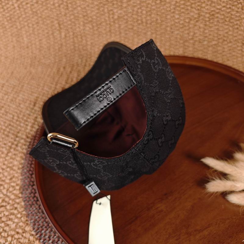 Boné GUCCI preto com detalhe tigre - vista traseira e ajuste