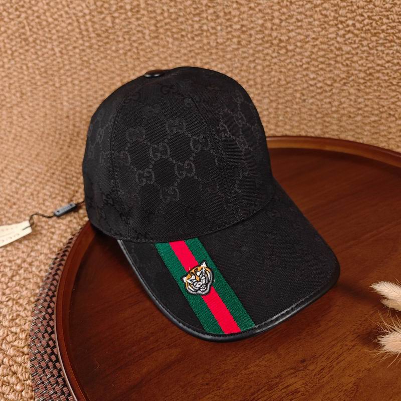 Boné GUCCI preto com detalhe tigre - vista frontal aproximada