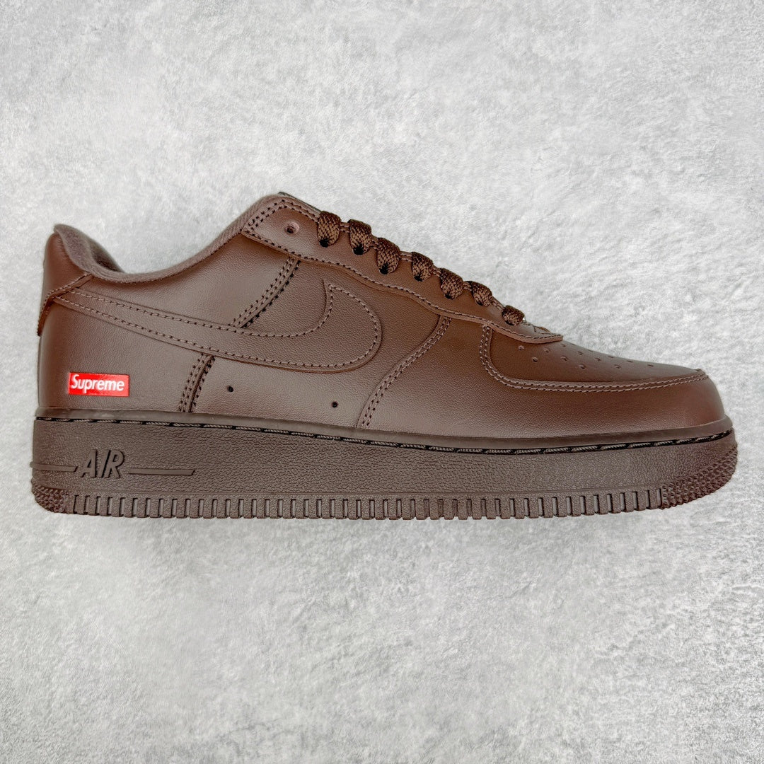 SUPREME x NIKE AIR FORCE 1 LOW BOX LOGO BAROQUE BROWN - perfil