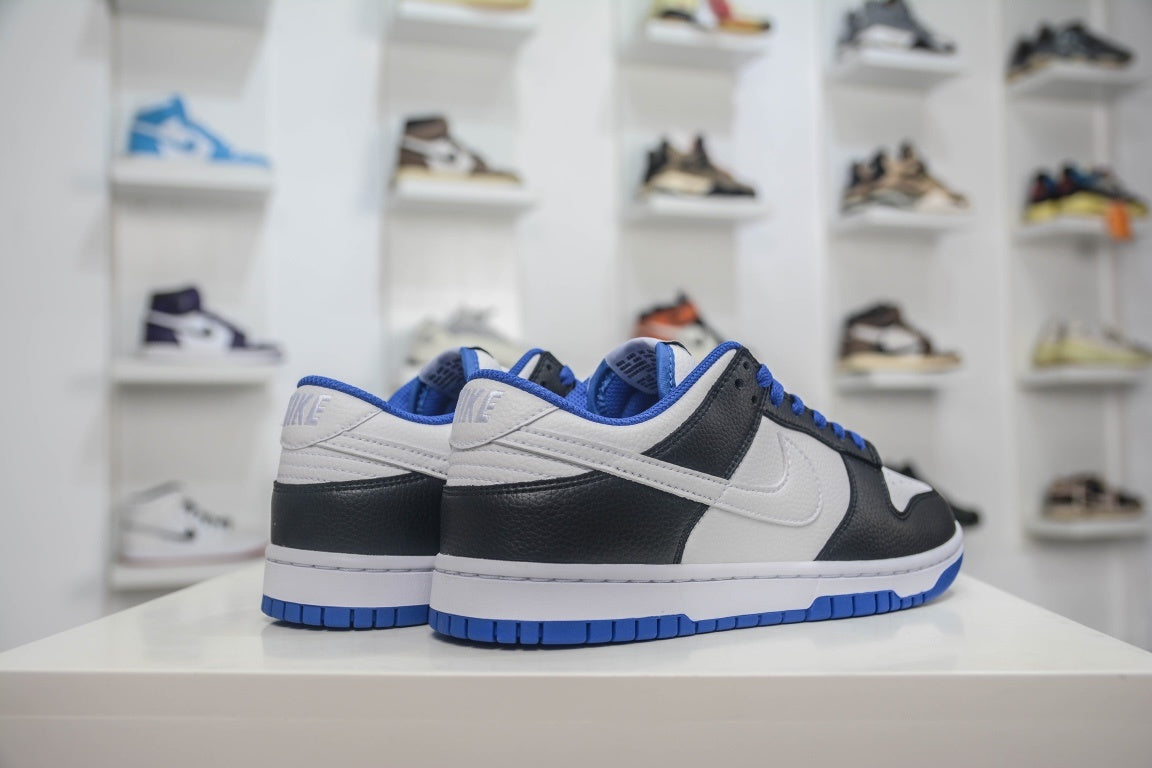 NIKE DUNK LOW WHITE BLACK ROYAL - traseira em angulo