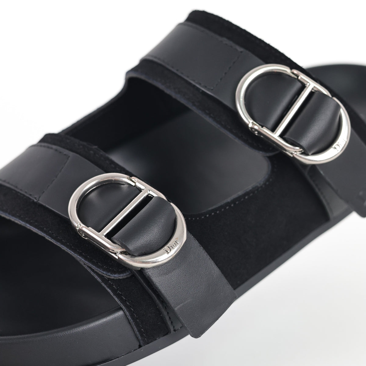 Sandália Dior Aqua preta com fivelas - detalhe das fivelas