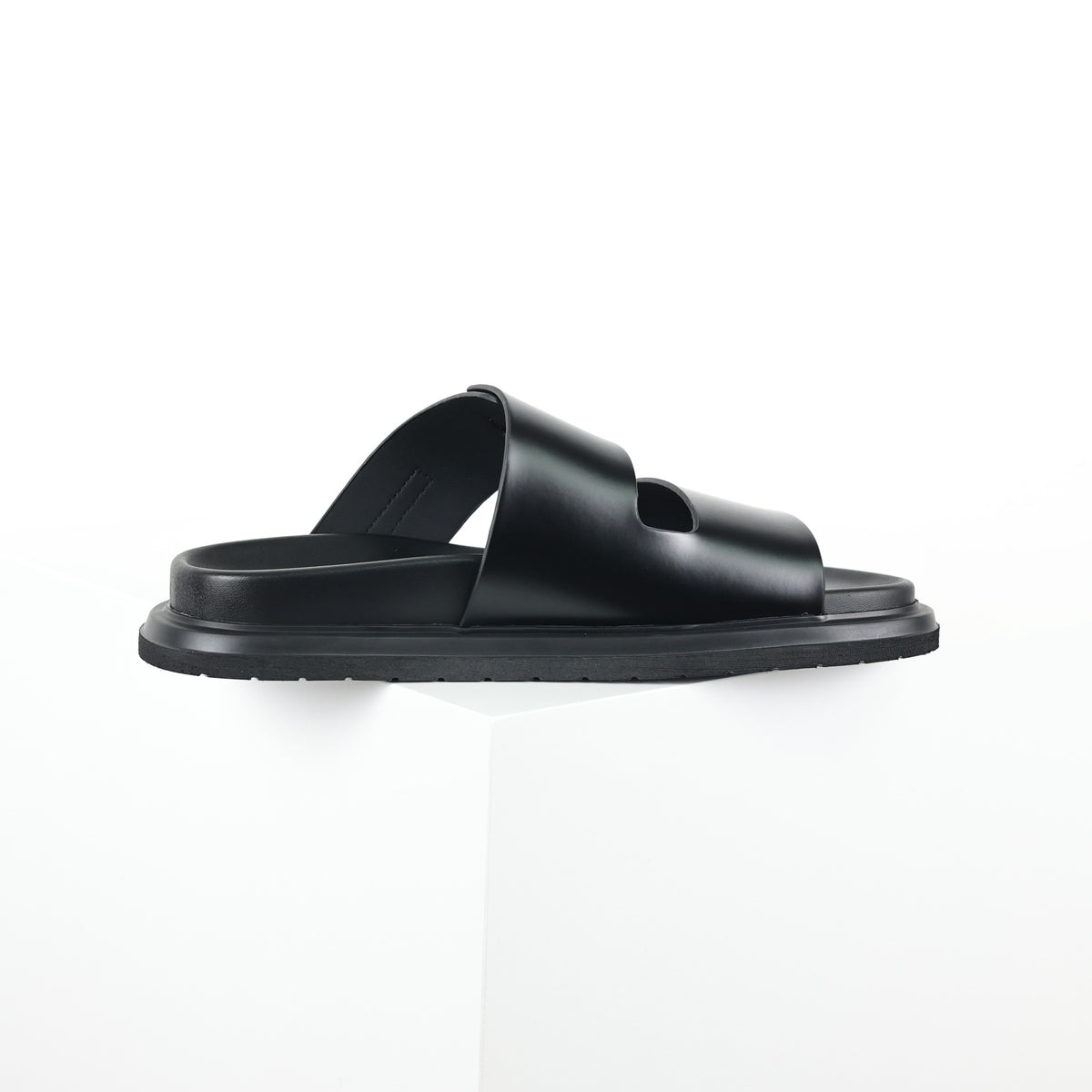 Sandália Dior Aqua preta com fecho utilitário - vista lateral