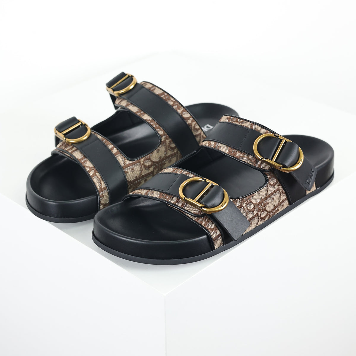 Sandália Dior Aqua preta com Dior Oblique marrom e ferragens douradas - vista principal