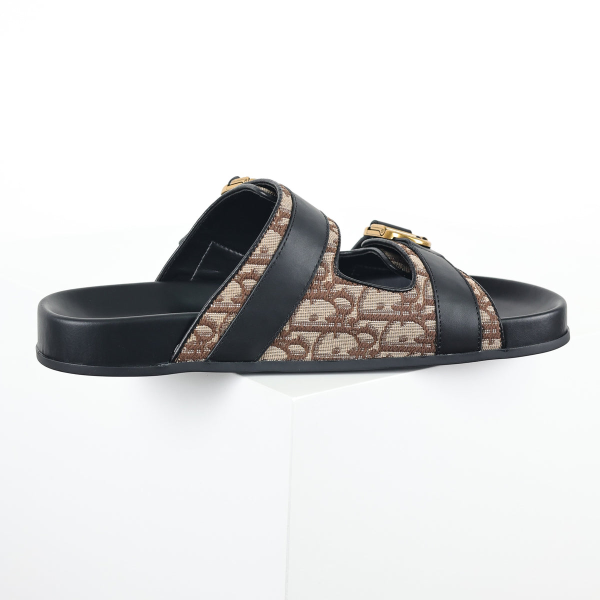 Sandália Dior Aqua preta com Dior Oblique marrom e ferragens douradas - vista lateral
