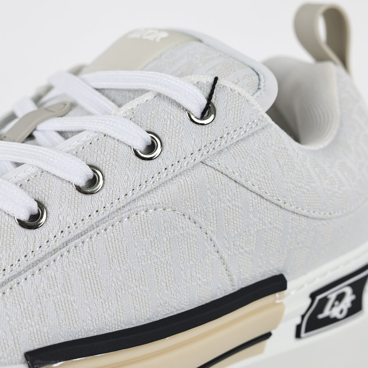 Dior B23 branco - detalhe do tecido e cadarcos