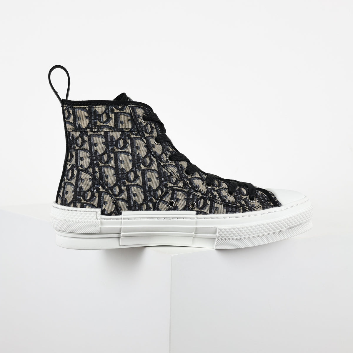 Dior B23 High Oblique - vista lateral