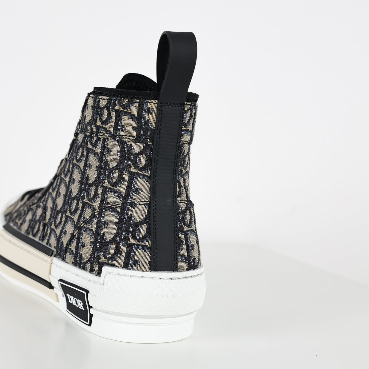 Dior B23 High Oblique - vista traseira