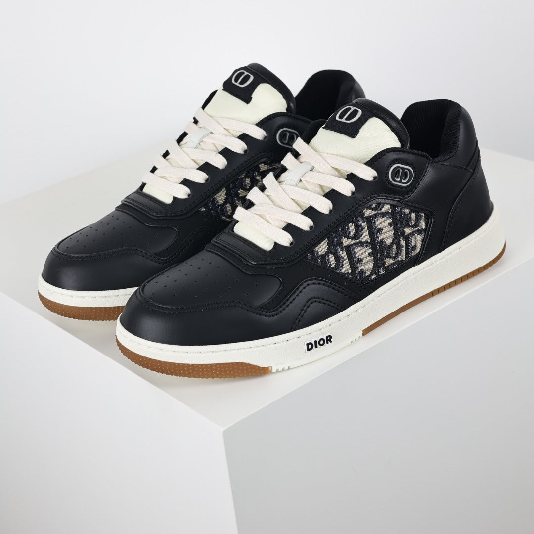 Dior B27 Uptown preto com Dior Oblique - vista principal em angulo com o par