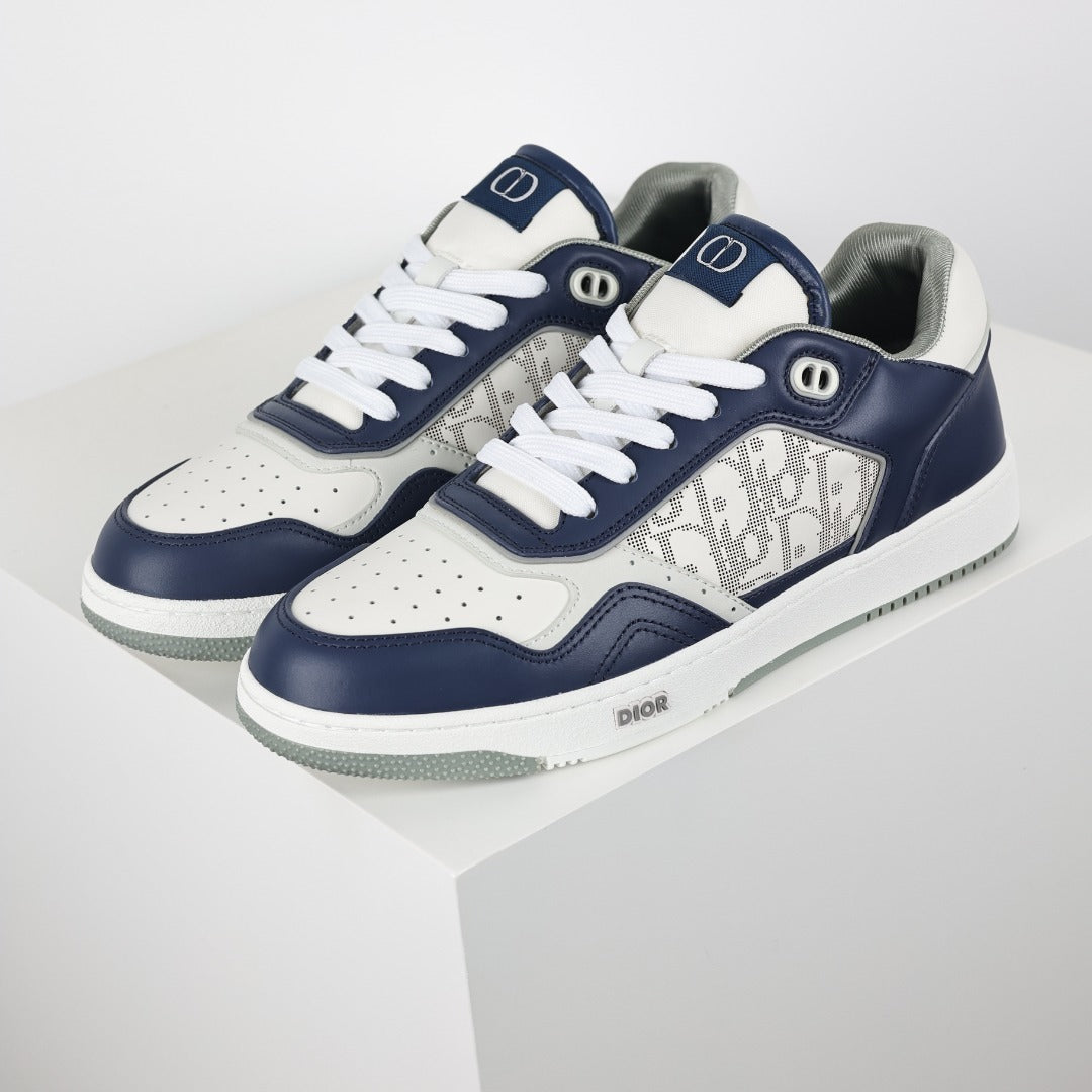 Dior B27 Uptown azul marinho - vista principal em angulo com o par