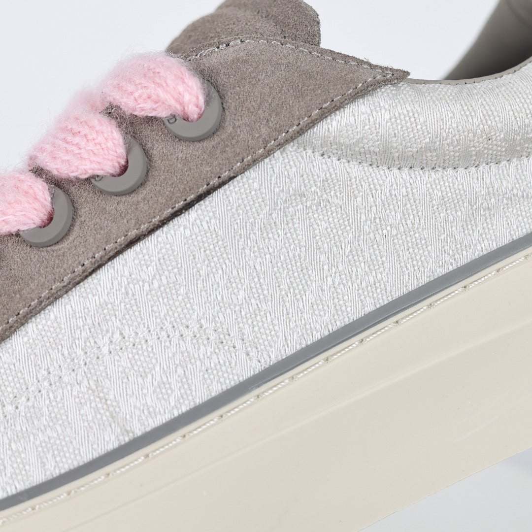 Dior B33 cinza e prata com cadarços rosa - detalhe dos materiais e cadarços