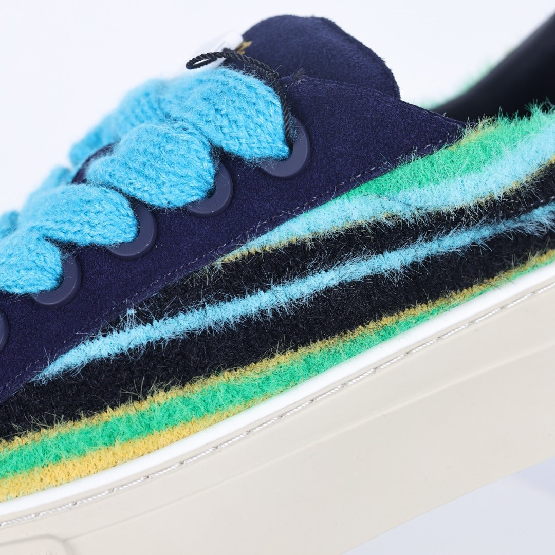 Dior x Denim Tears B33 azul multicolor - detalhe dos materiais e cadarços