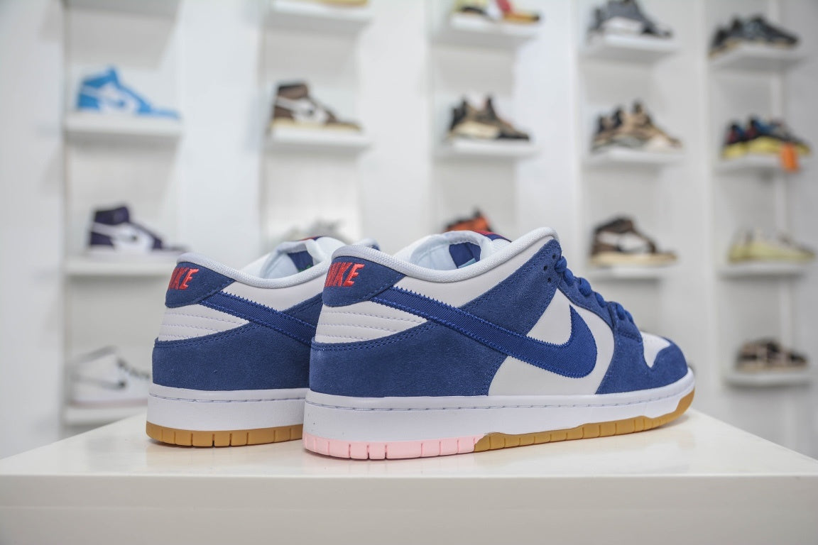 NIKE SB DUNK LOW LOS ANGELES DODGERS - traseira em angulo