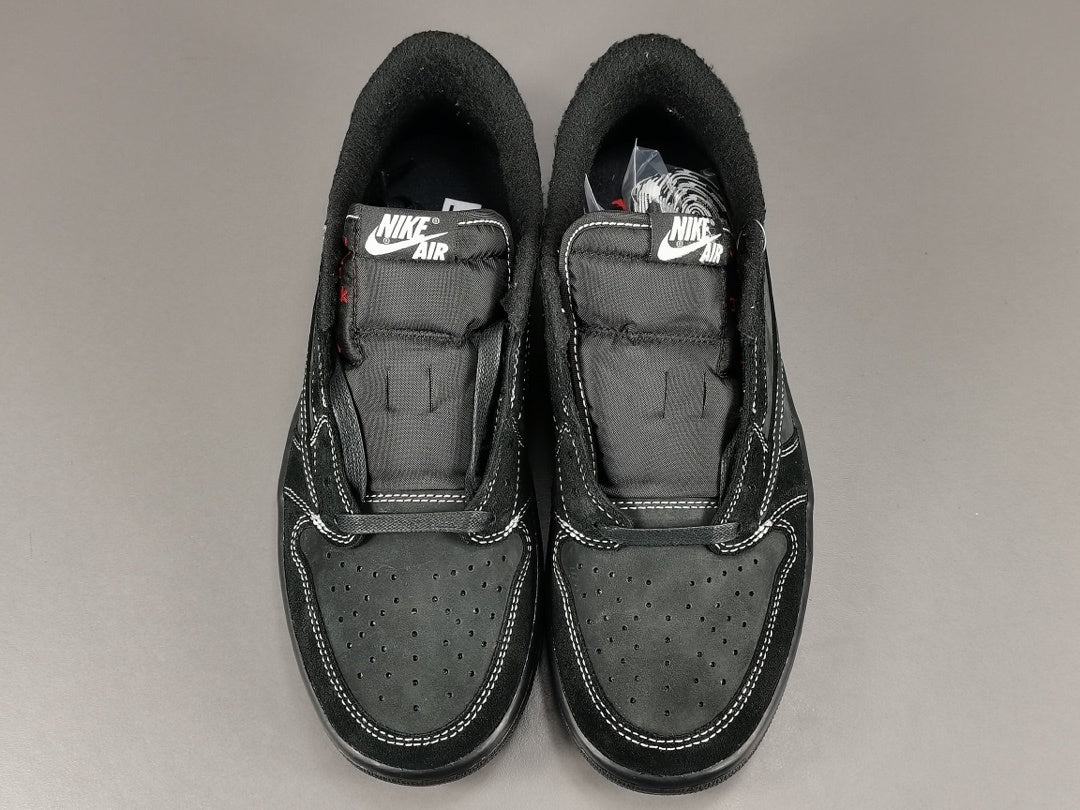 NIKE AIR JORDAN 1 LOW x TRAVIS SCOTT