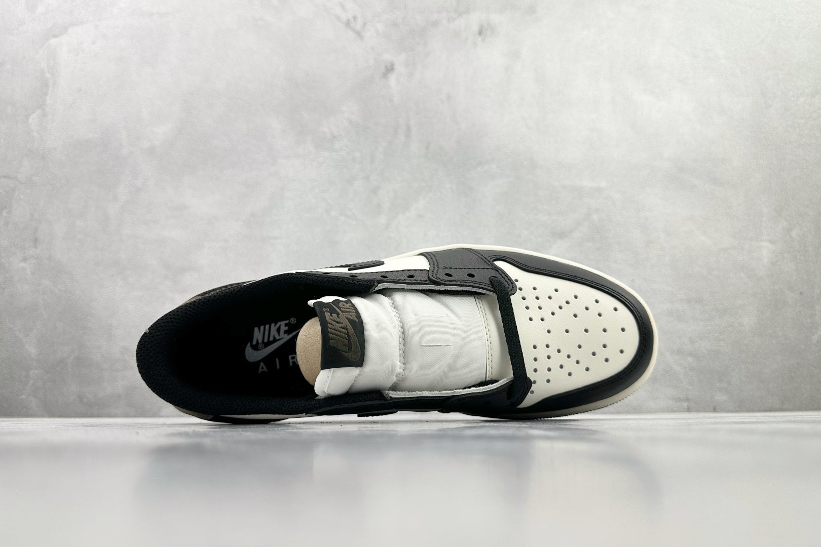 NIKE AIR JORDAN 1 LOW 'MOCHA'