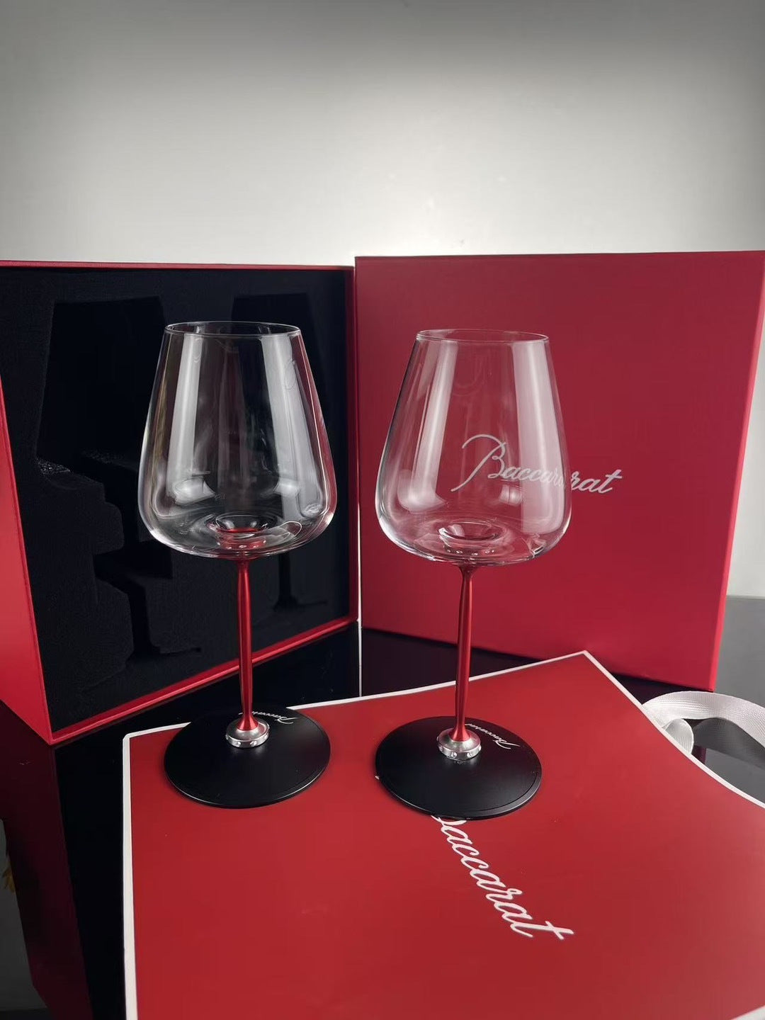 Baccarat 'Red Stem Wine Glass Set' (Cristal)