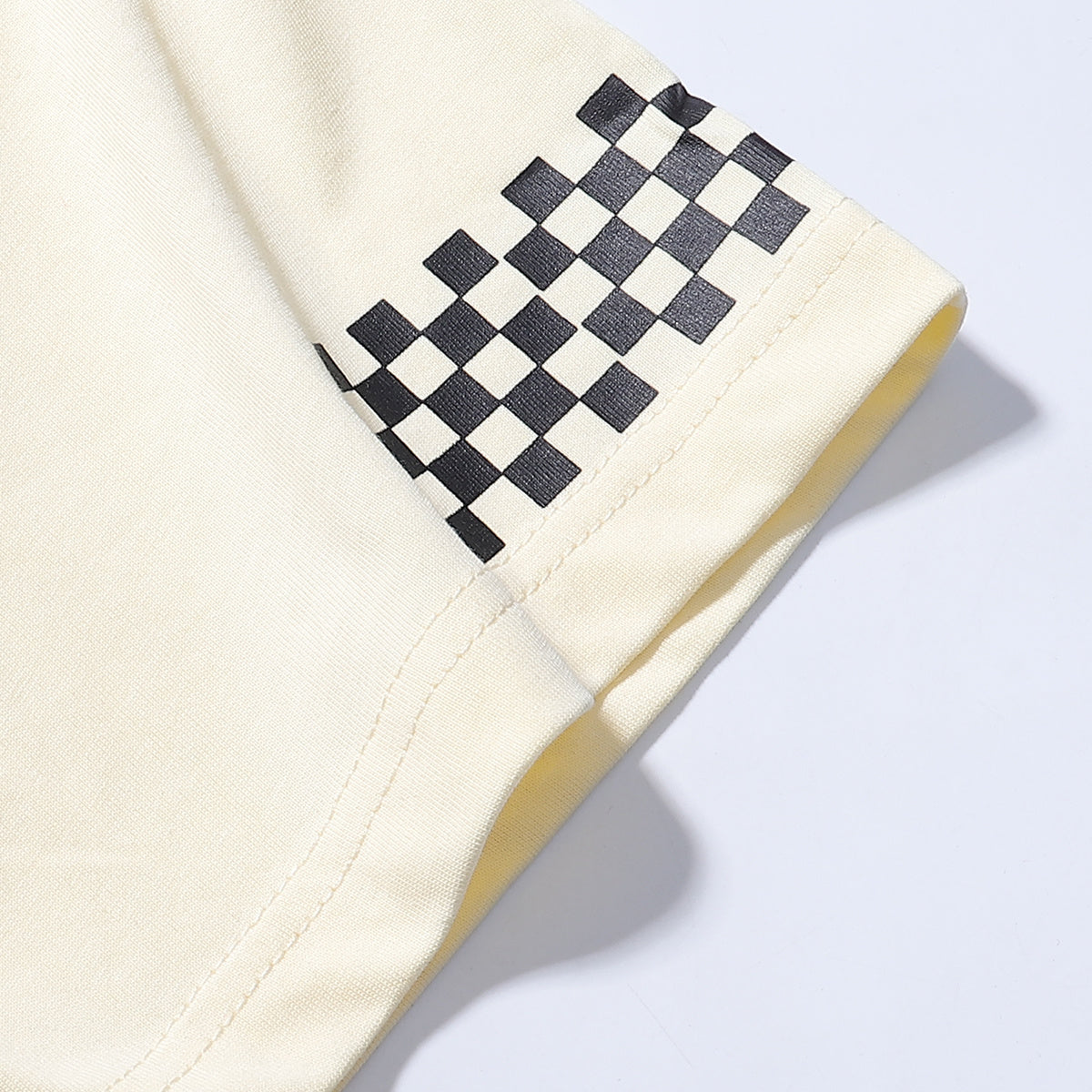 Gallery Dept. MIA Merch Tee - detalhe xadrez da manga