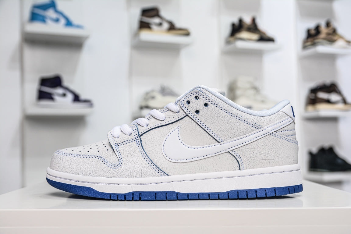 NIKE SB DUNK LOW PREMIUM WHITE GAME ROYAL - lateral oposta
