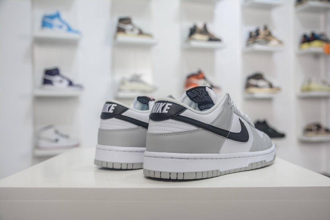 NIKE DUNK LOW SE LOTTERY PACK GREY FOG - traseira em angulo