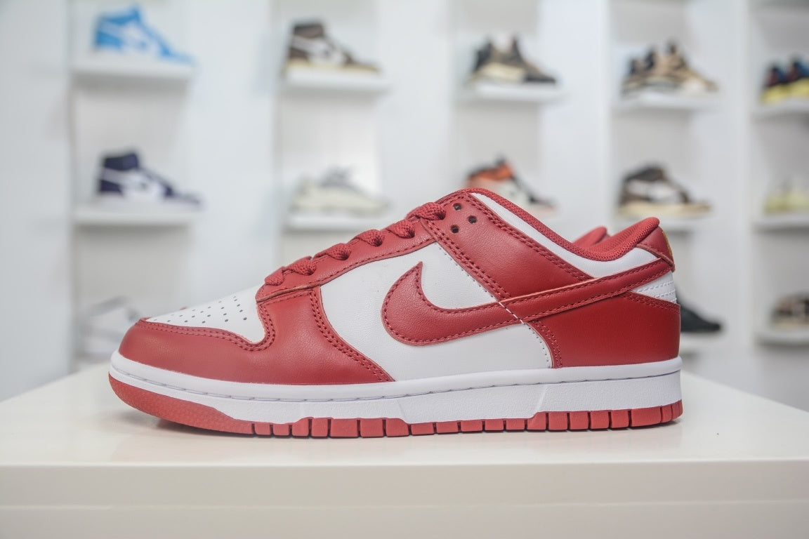 NIKE DUNK LOW RETRO GYM RED - lateral esquerda