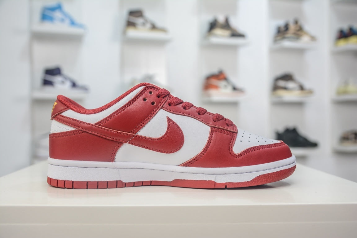 NIKE DUNK LOW RETRO GYM RED - lateral direita