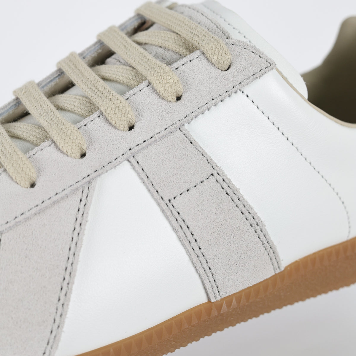 Maison Margiela Low Top branco - detalhe de materiais e acabamento
