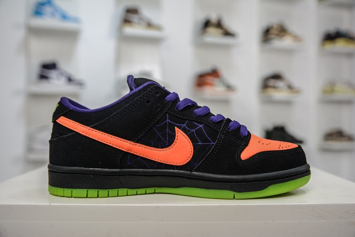 NIKE SB DUNK LOW NIGHT OF MISCHIEF - lateral