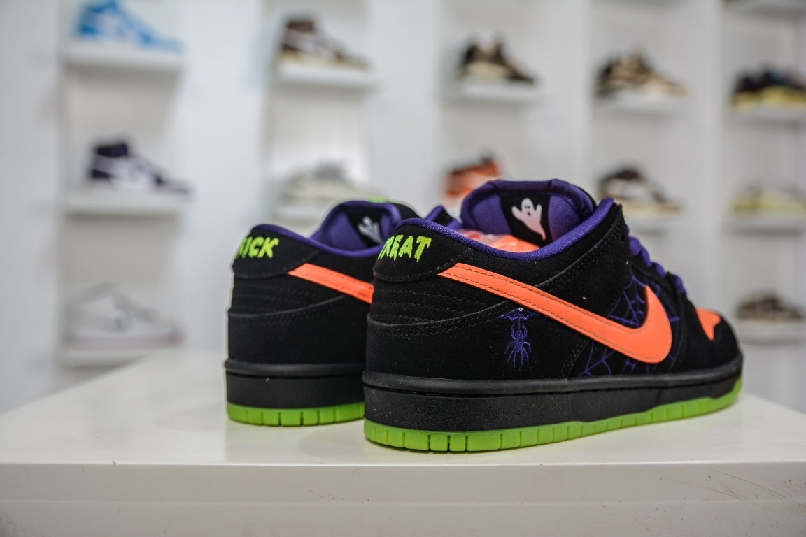 NIKE SB DUNK LOW NIGHT OF MISCHIEF - traseira em angulo
