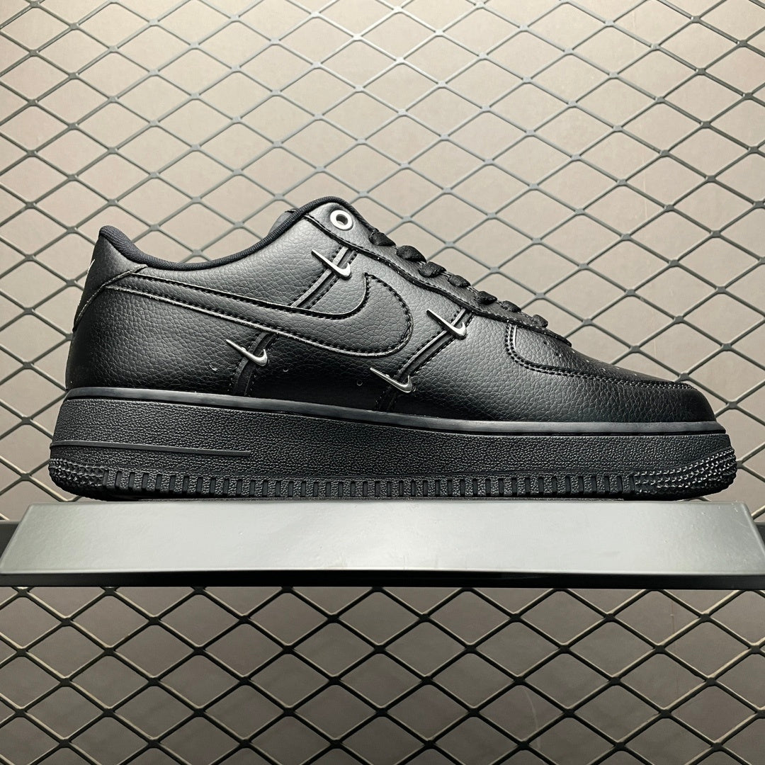 Nike Air Force 1 Low - Black / Silver Mini Swoosh - foto principal