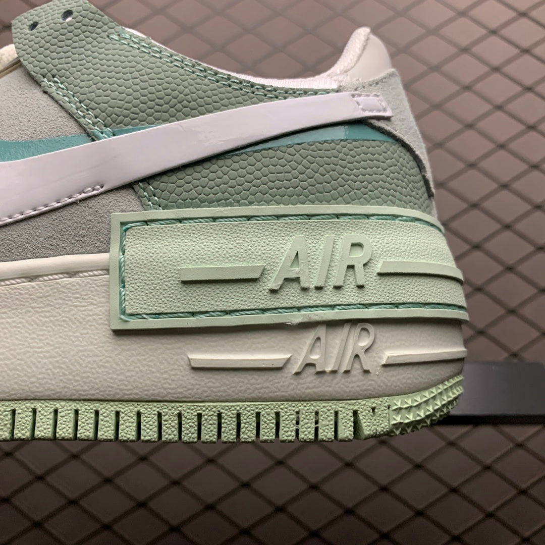 Nike Air Force 1 Shadow cinza menta - detalhe