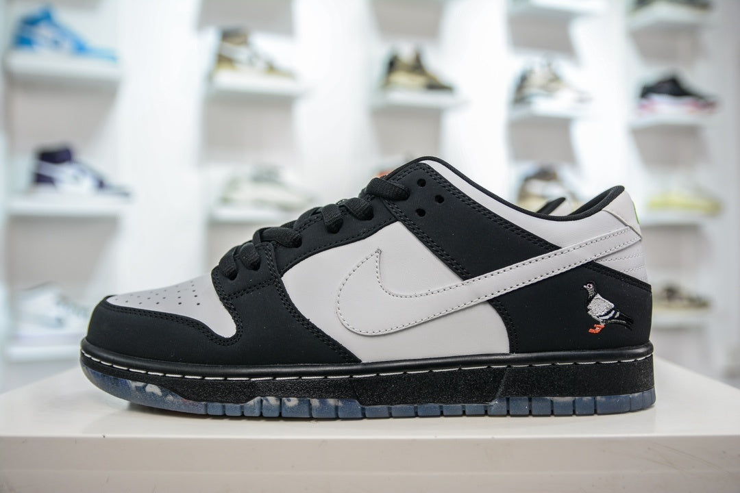 STAPLE x NIKE SB DUNK LOW PANDA PIGEON - lateral com pigeon