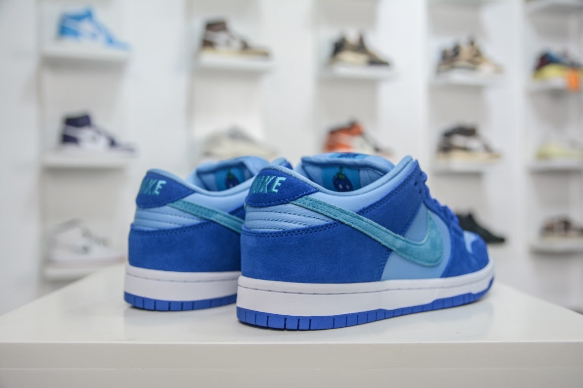 NIKE SB DUNK LOW BLUE RASPBERRY - traseira