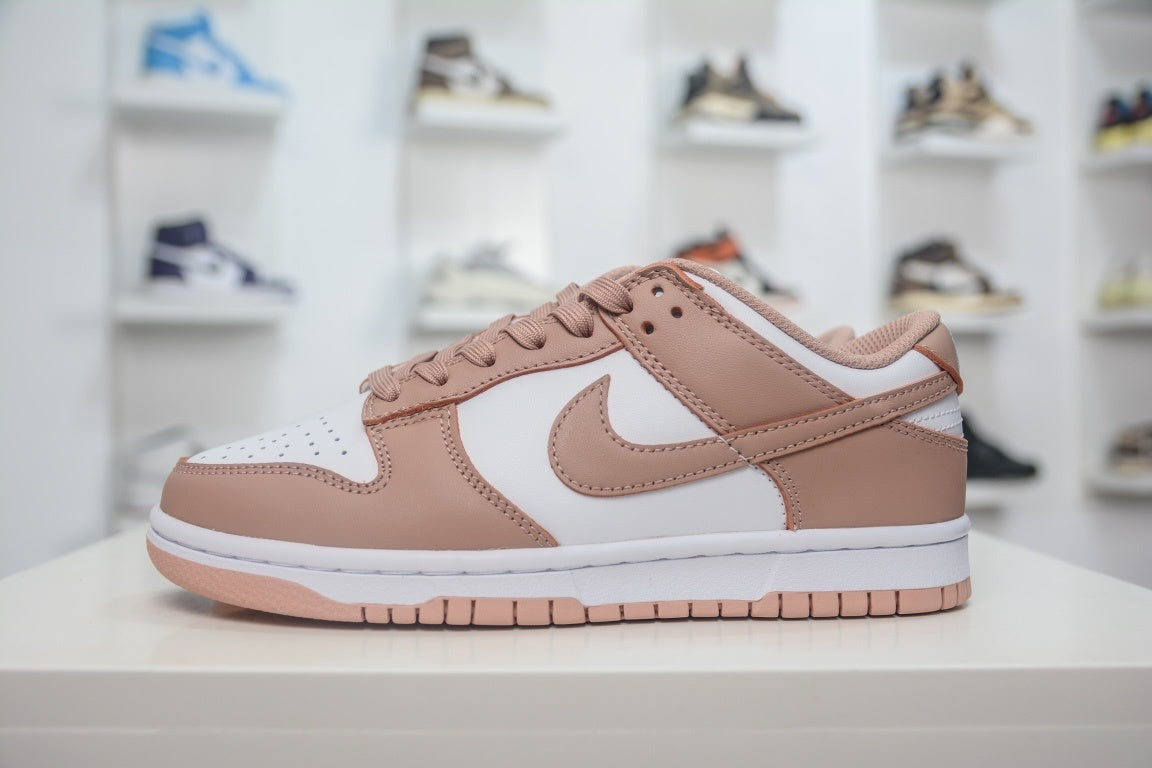 NIKE DUNK LOW ROSE WHISPER - lateral com ponta para esquerda