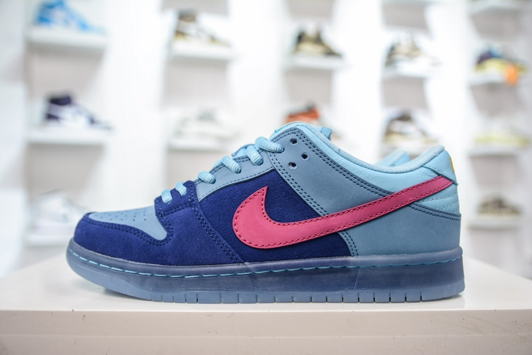 RUN THE JEWELS x NIKE SB DUNK LOW - lateral