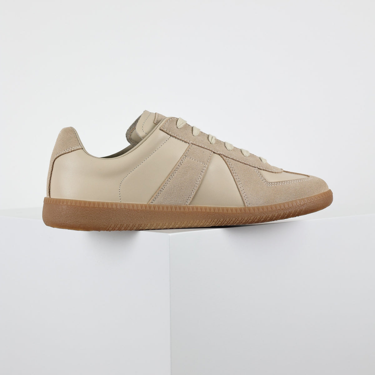 Tênis Maison Margiela Low Top bege - vista lateral