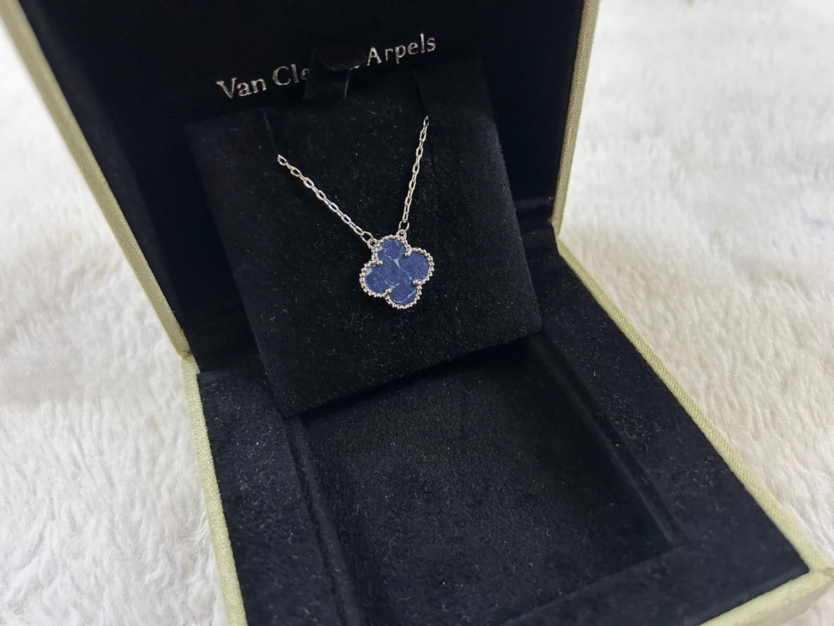 Colar Van Cleef & Arpels 'Alhambra Sodalite'