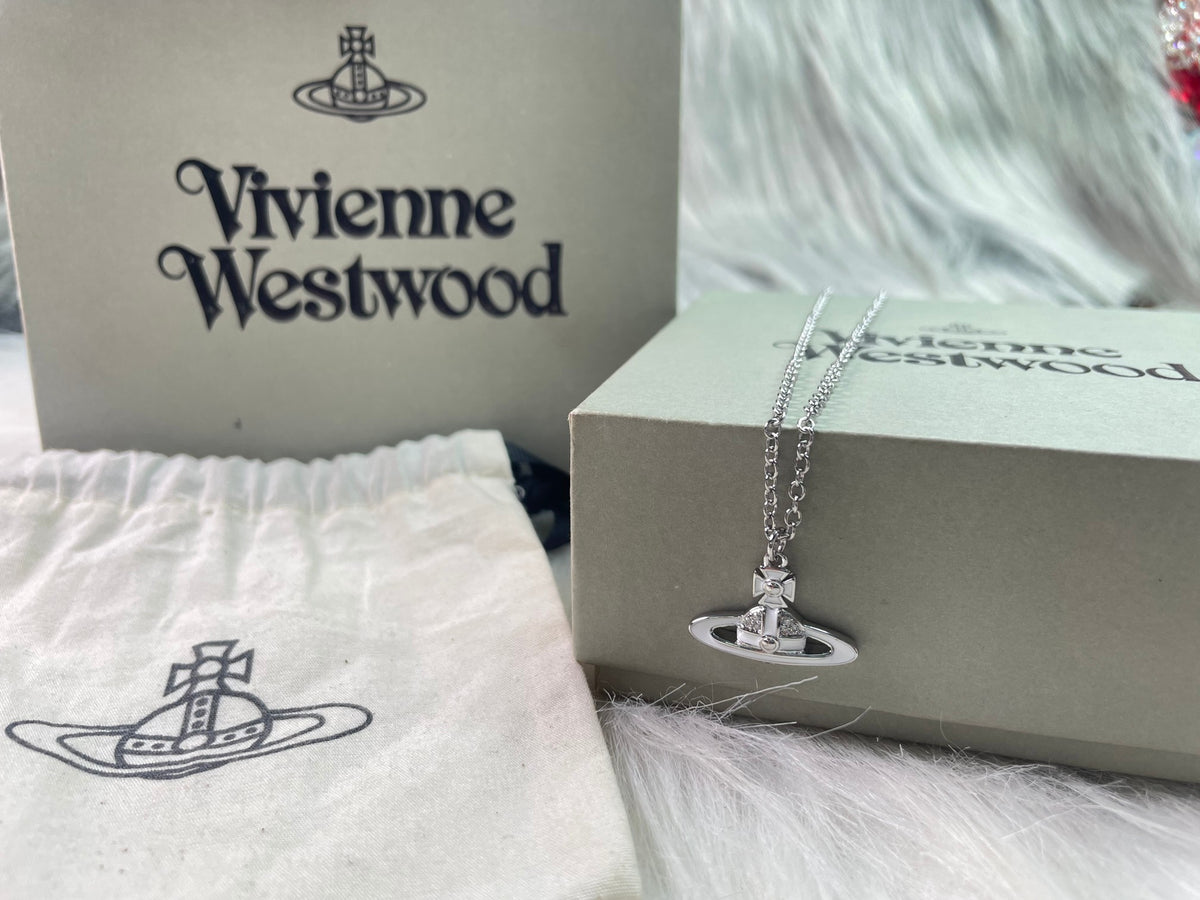 Vivienne Westwood New Tiny Orb Pendant Necklace - detalhe do pingente