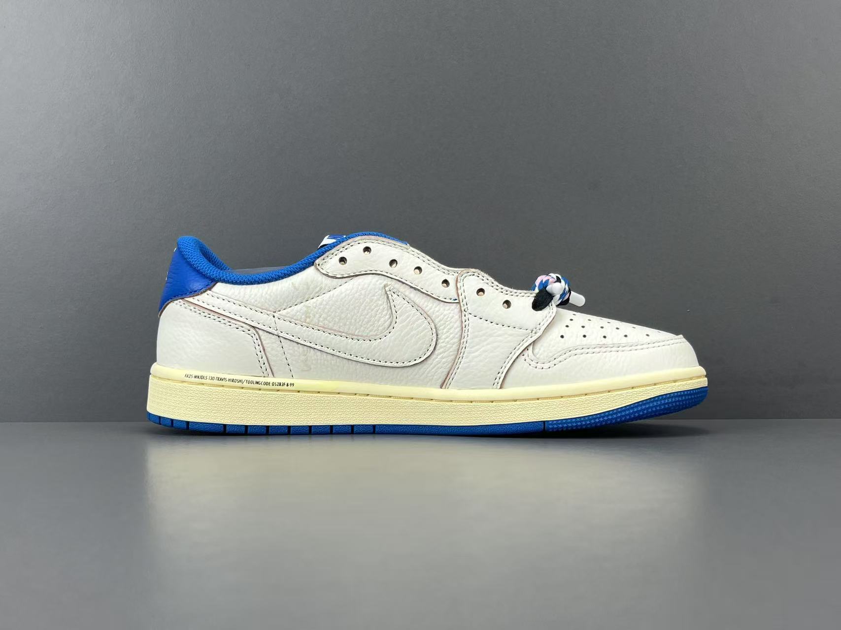 NIKE AIR JORDAN 1 LOW x TRAVIS SCOTT