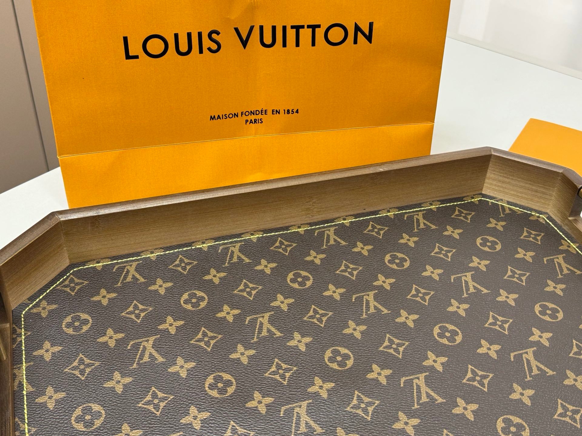 Bandeja LOUIS VUITTON 'Monogram'