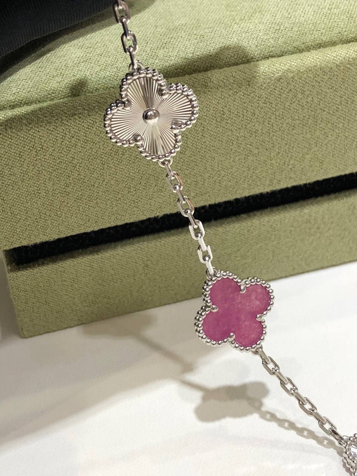 Pulseira Van Cleef & Arpels 'Alhambra 5 Motifs'
