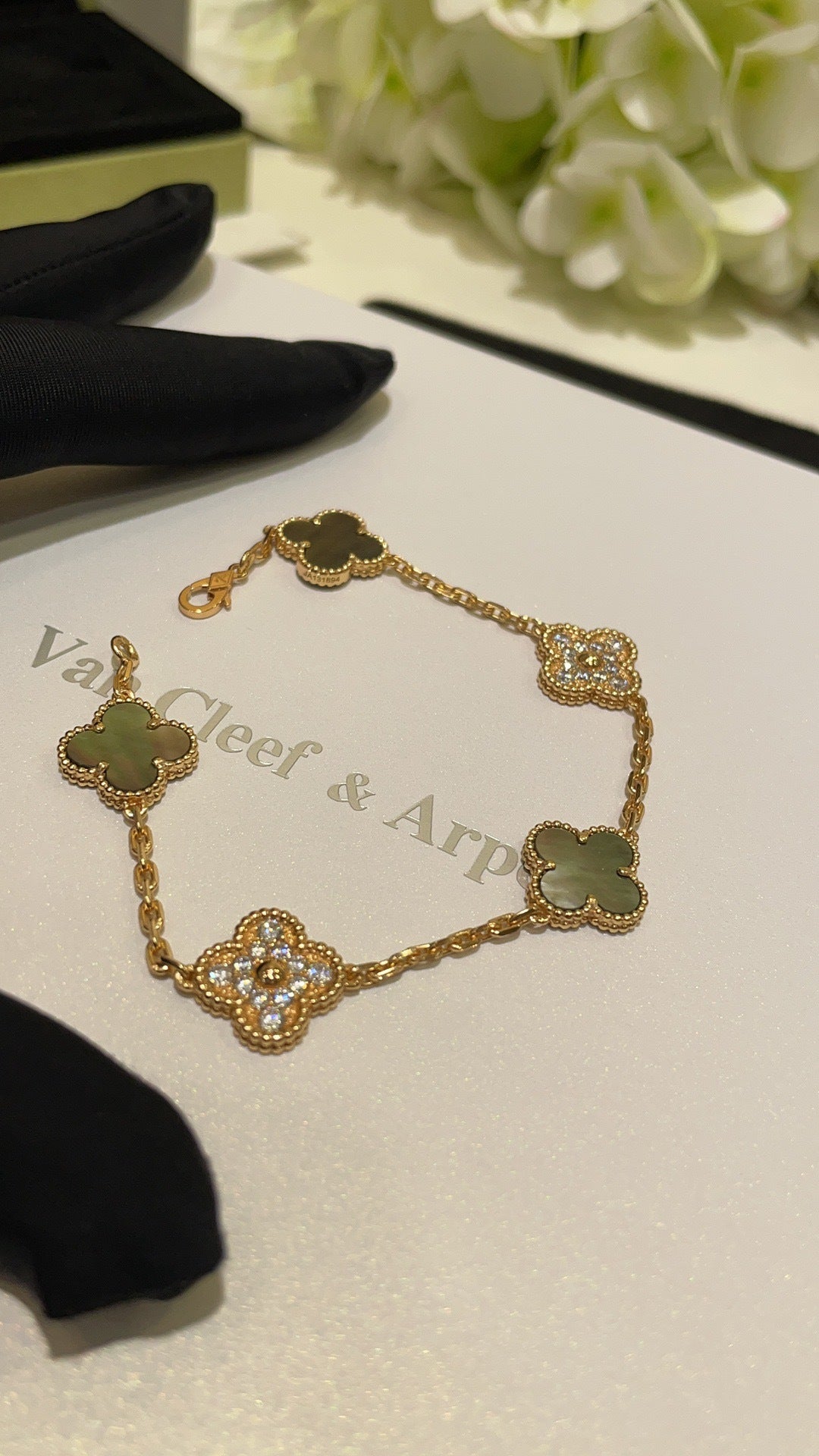 Pulseira Van Cleef & Arpels 'Alhambra 5 Motifs'