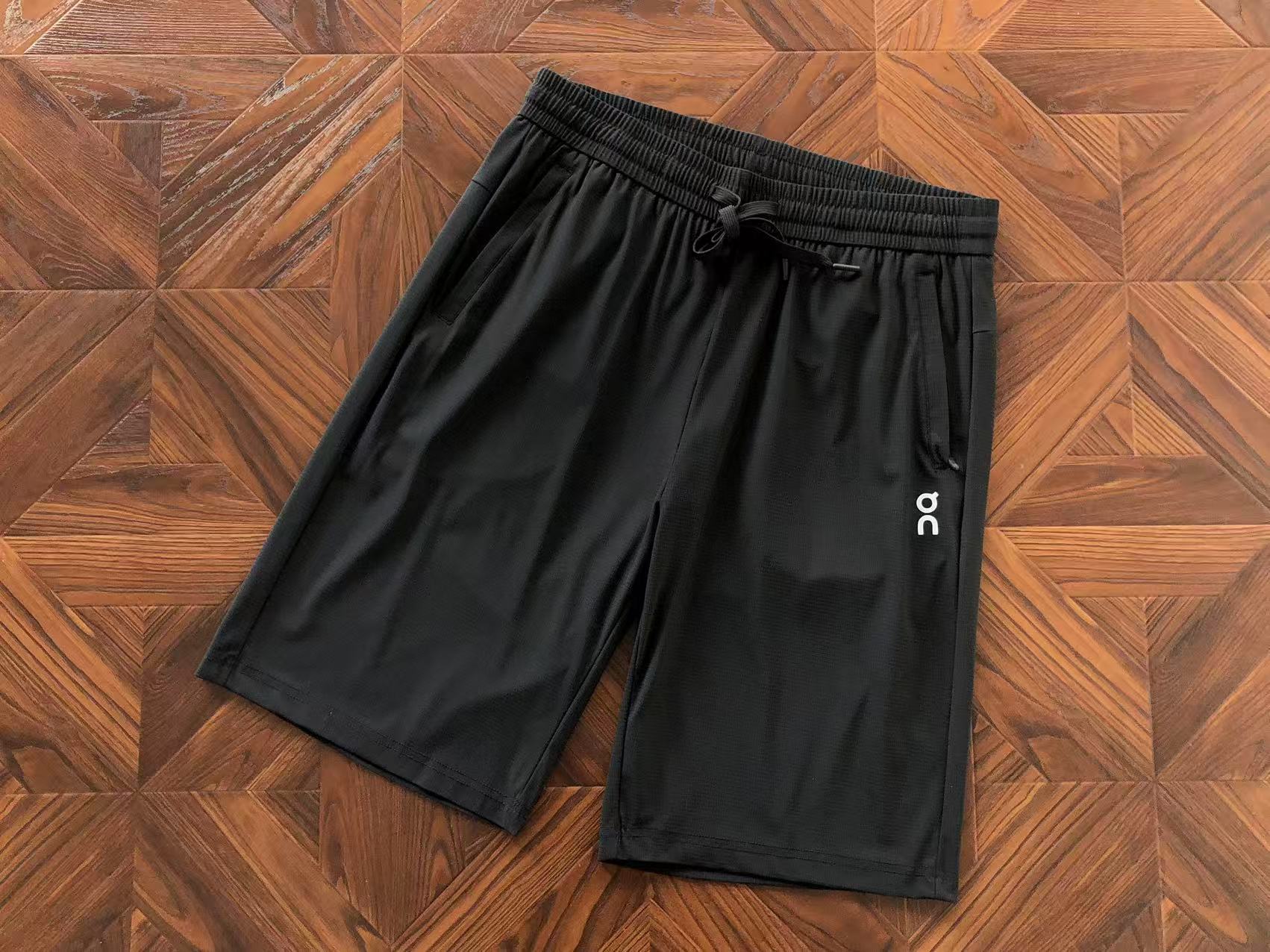 SHORTS ON RUNNING