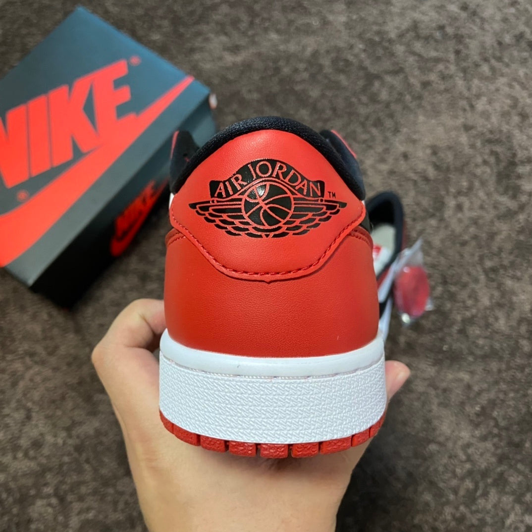NIKE AIR JORDAN 1 LOW 'CHICAGO'