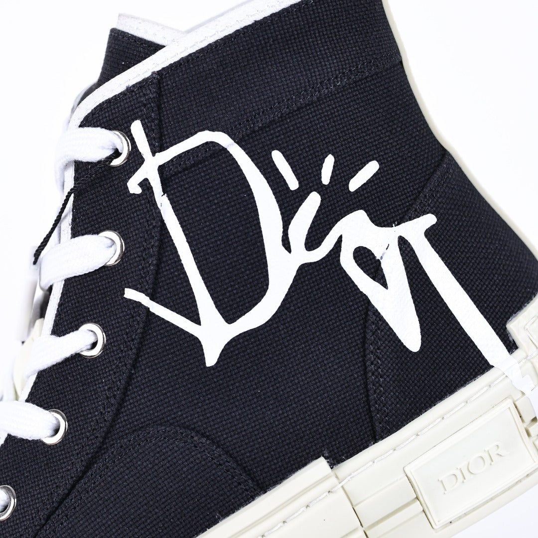 Dior x Shawn Stussy B23 High - detalhe lateral da assinatura