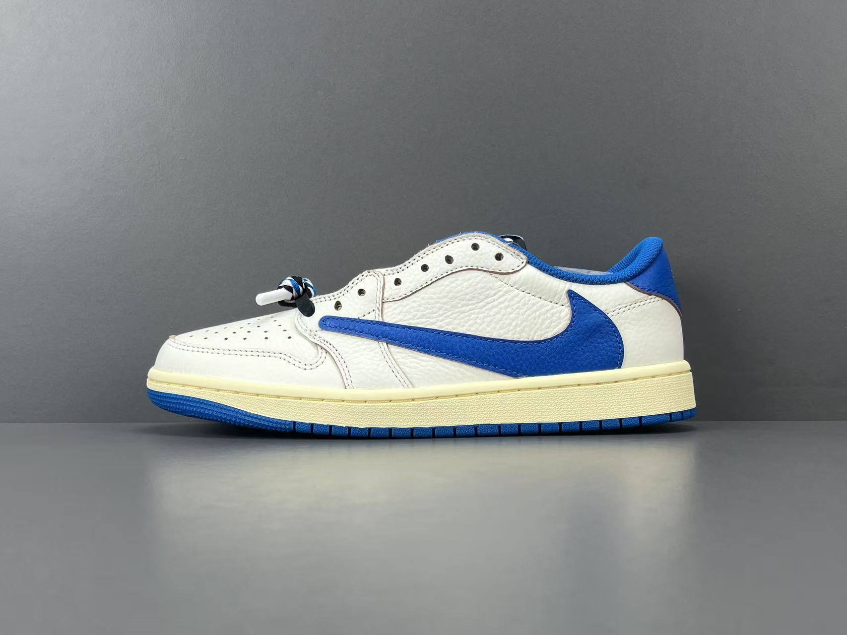 NIKE AIR JORDAN 1 LOW x TRAVIS SCOTT
