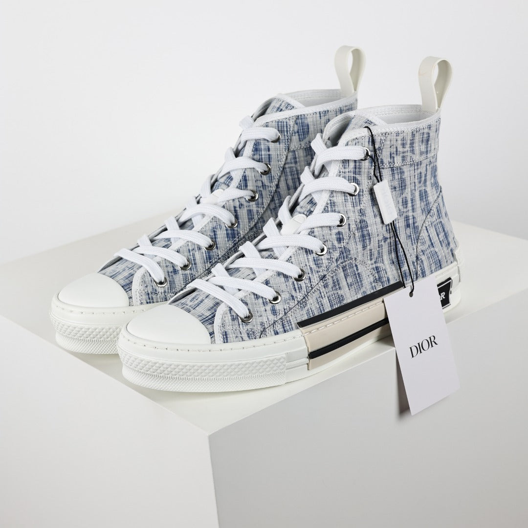 Dior B23 High - vista em perspectiva do par