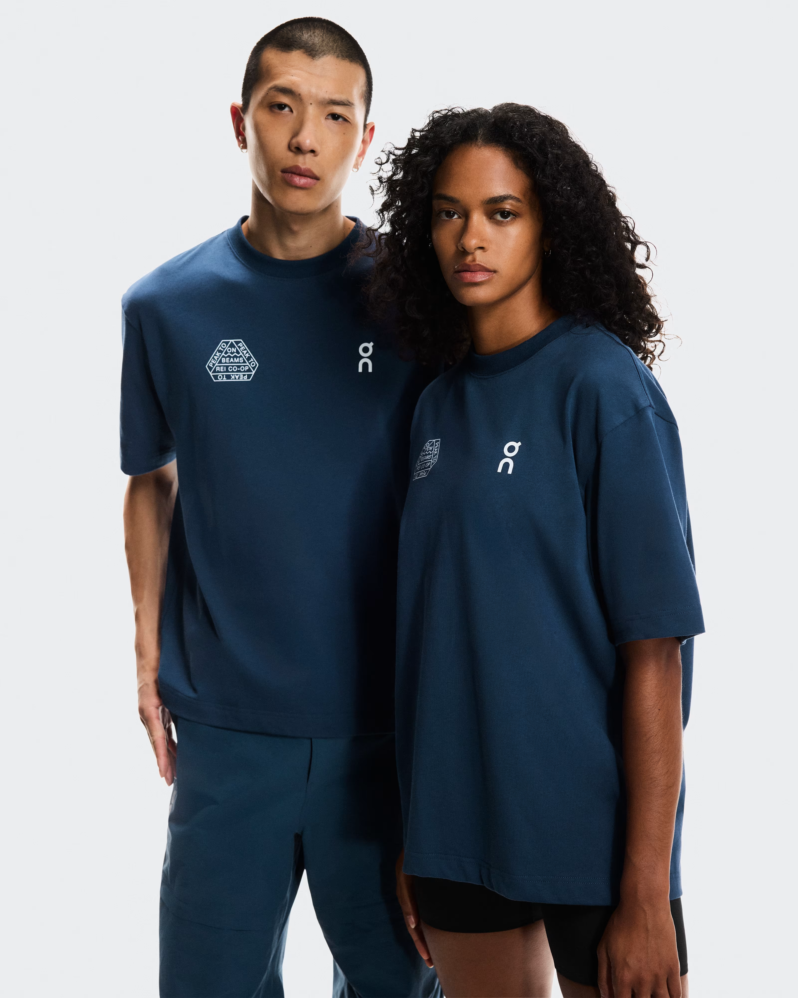 Camiseta ON RUNNING x STUDIO-T BEAMS REI (Limited Edition)