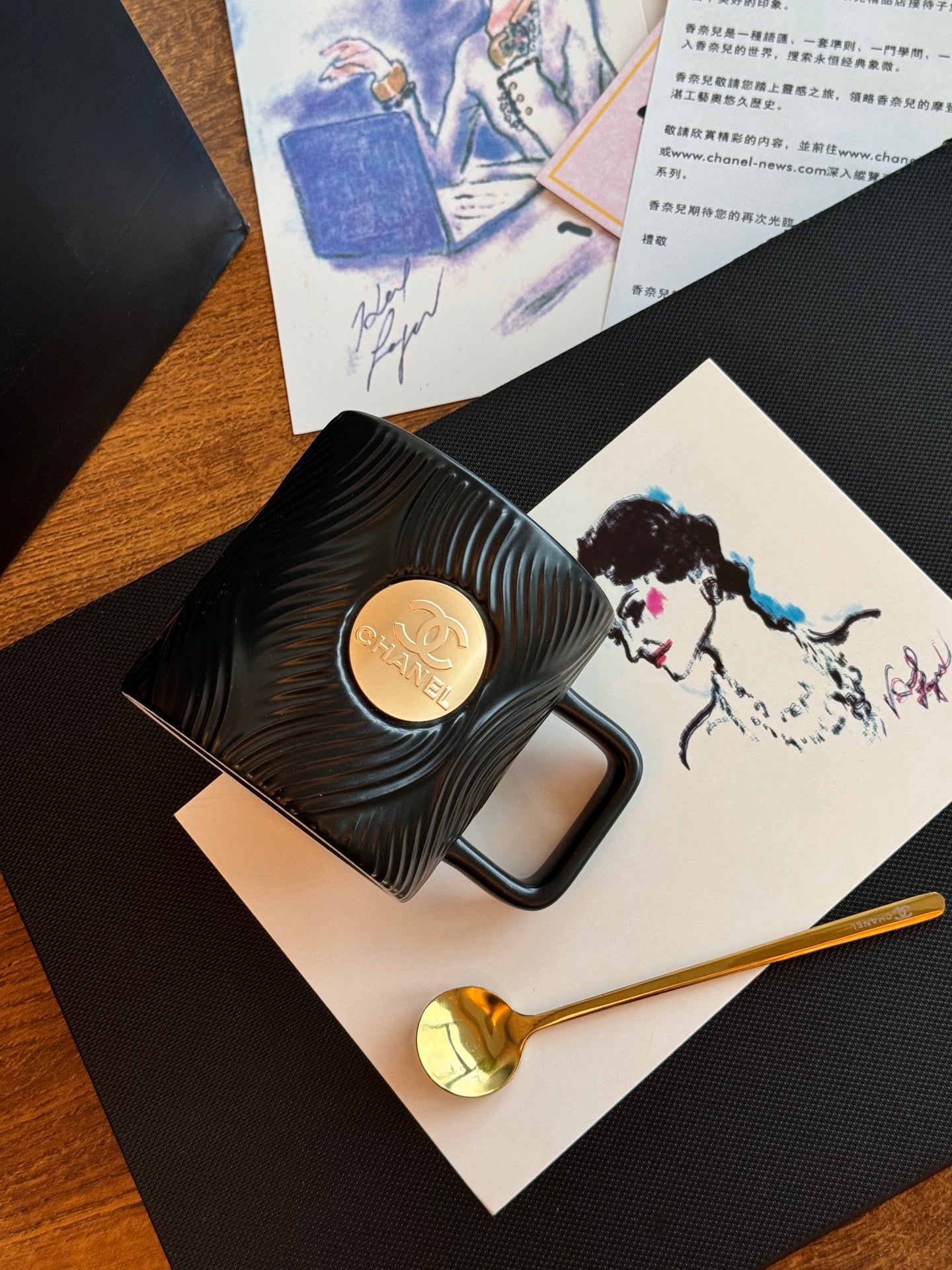 CHANEL 'VIP Coffee Gift Set'