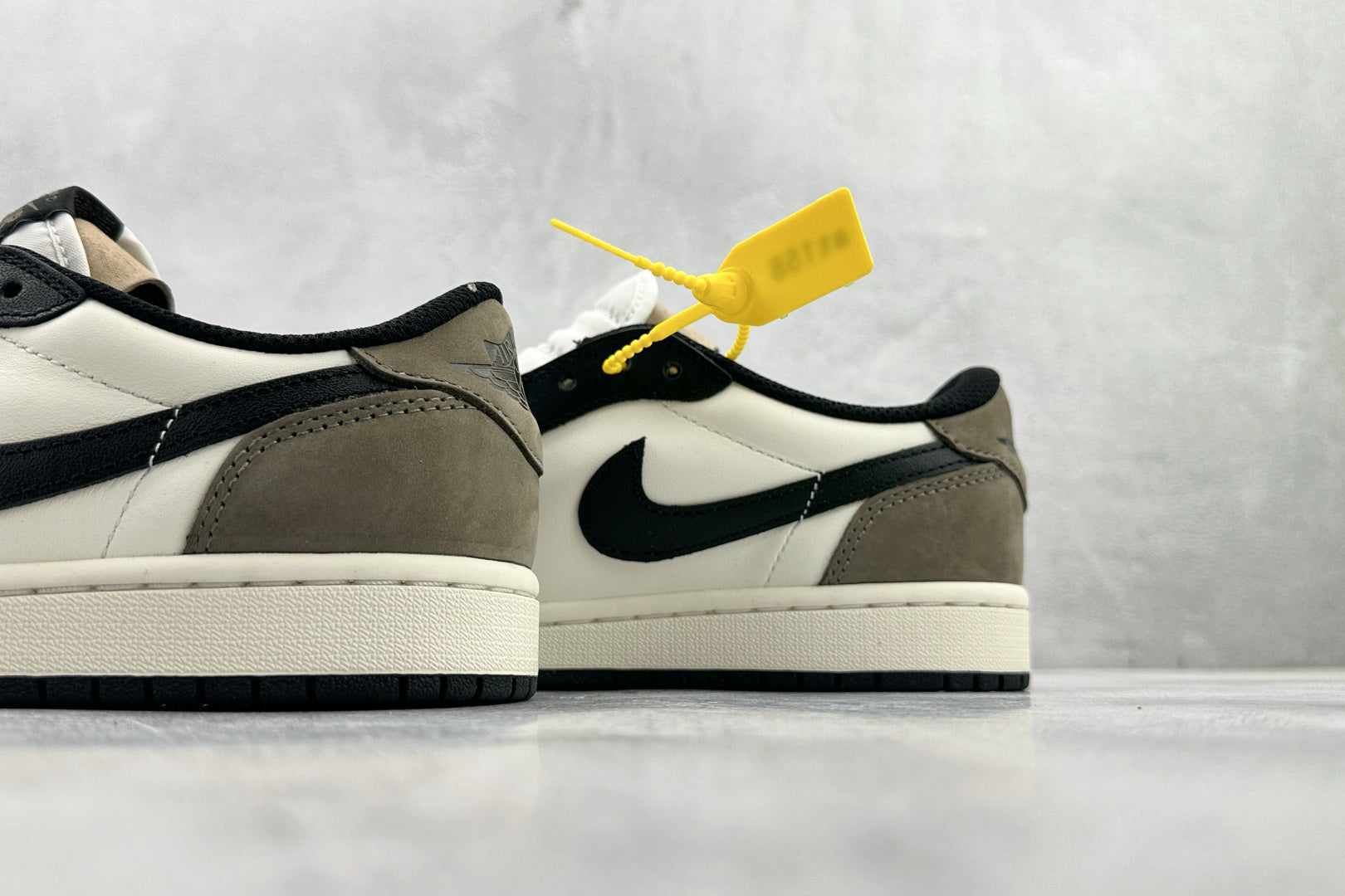 NIKE AIR JORDAN 1 LOW 'MOCHA'